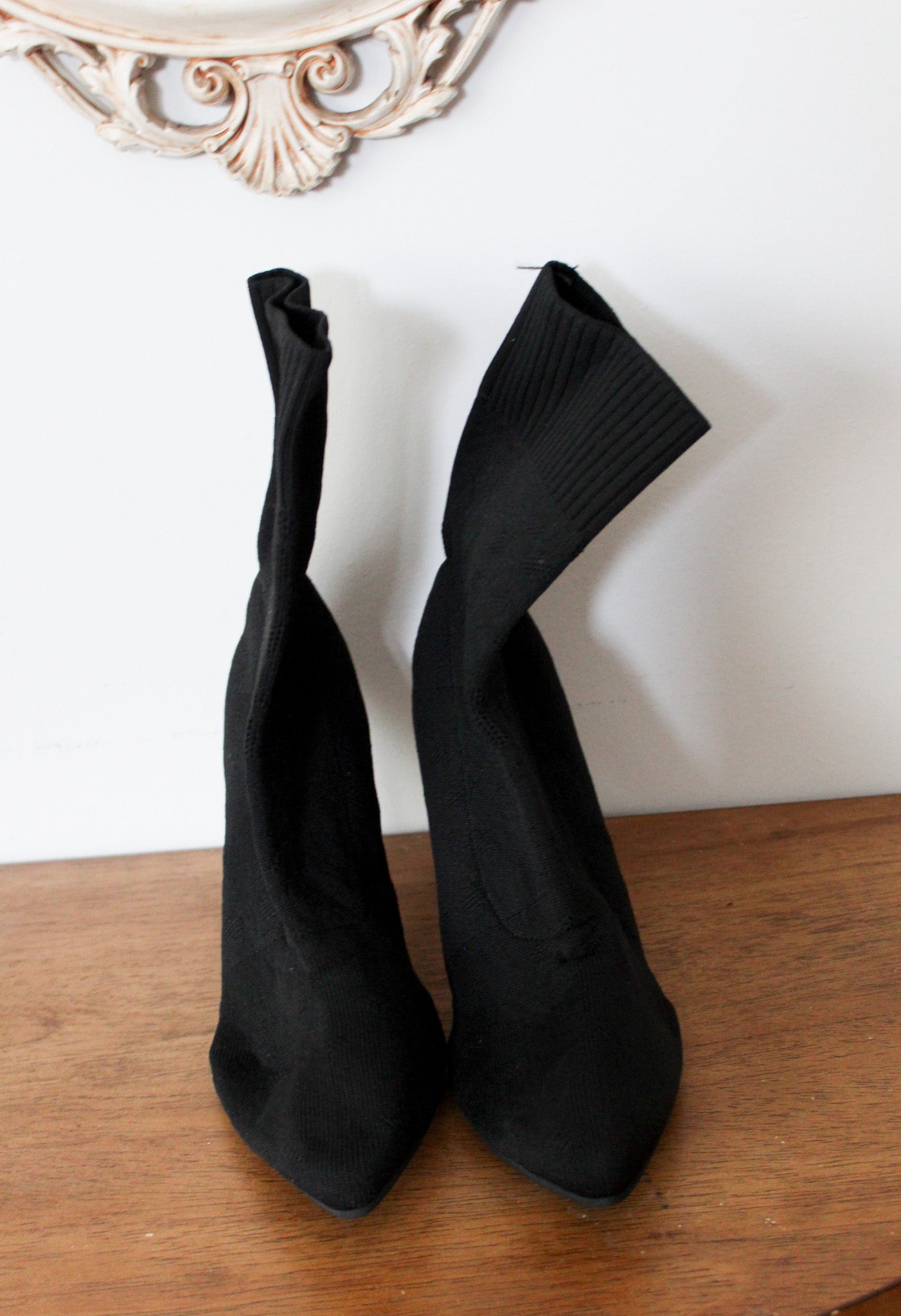 BLACK PULL ON HEELED ANKLE BOOTS SIZE 43