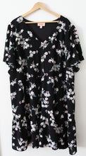 Load image into Gallery viewer, BLACK FLORAL DRESS SIZE 4X