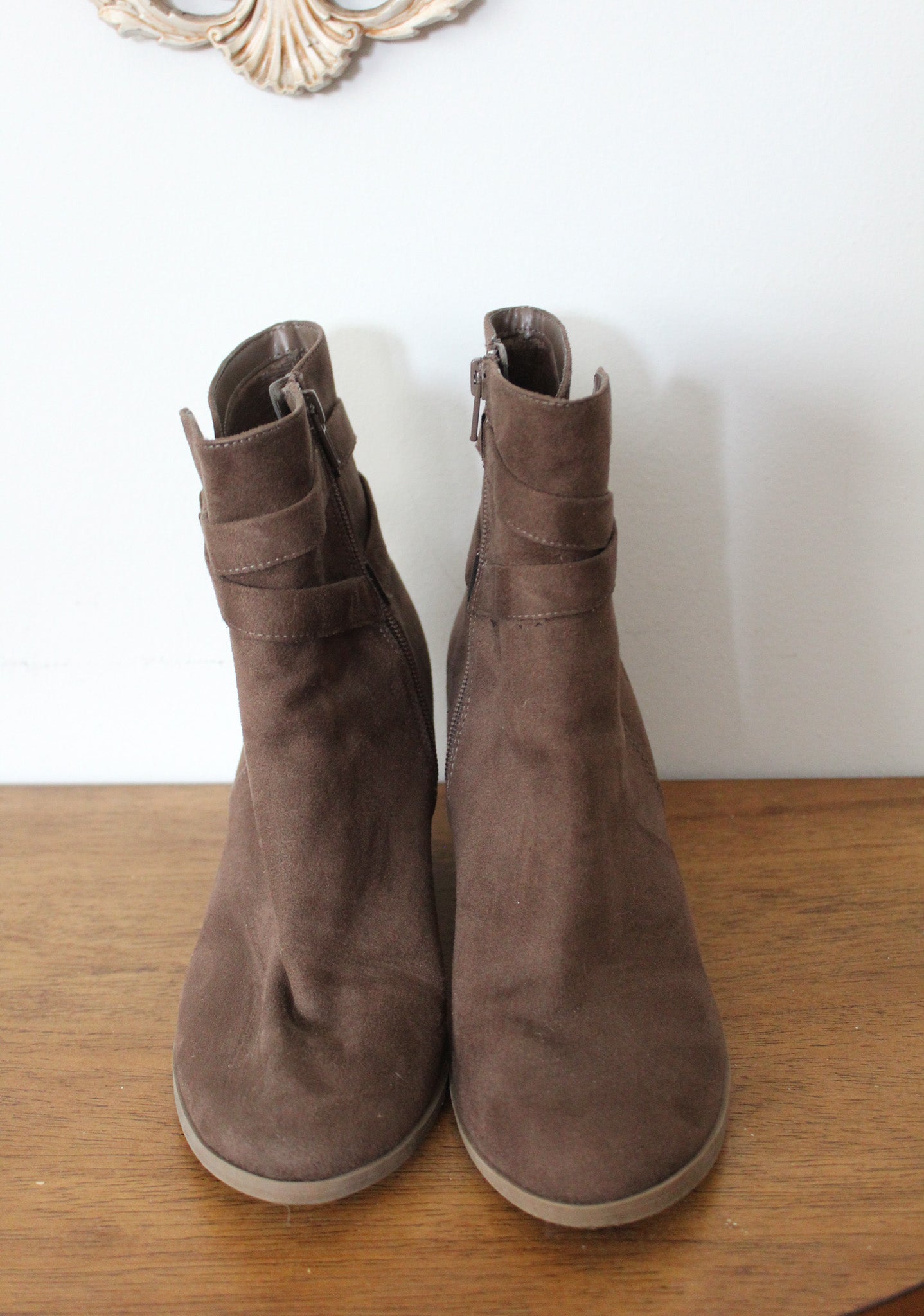 AMERICAN EAGLE BROWN ANKLE BOOTS SIZE 8.5