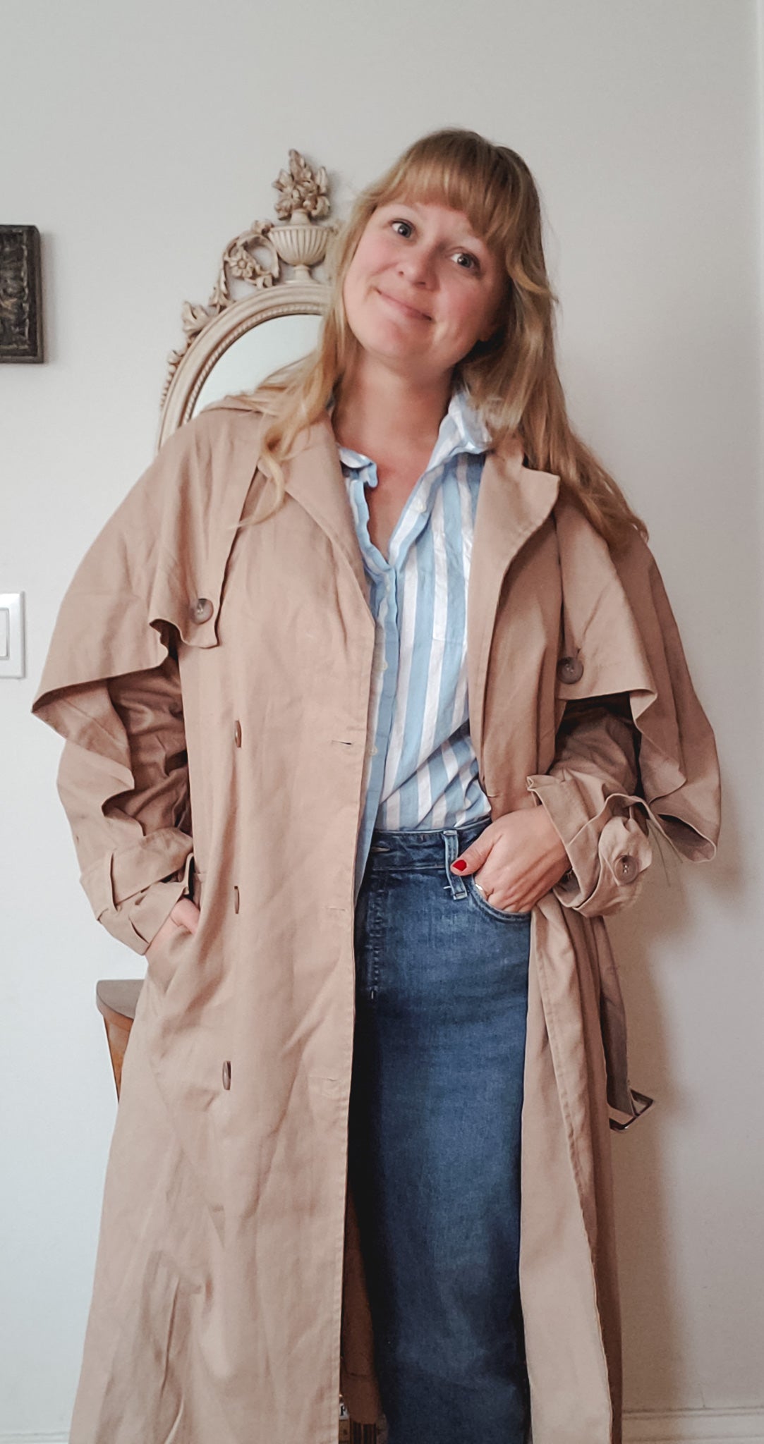 TAN TRENCH COAT SIZE LARGE