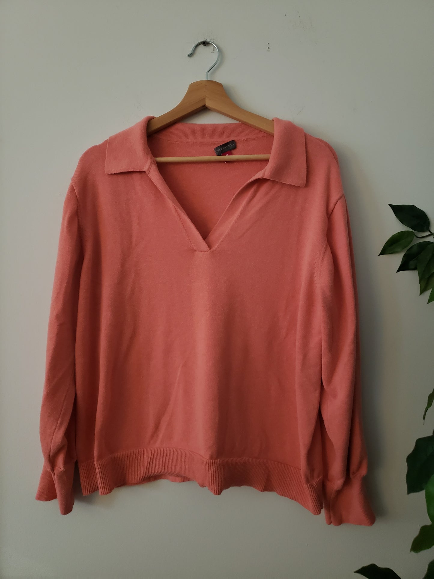 VINCE CAMUTO PEACH SWEATER SIZE XL