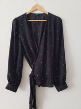 Load image into Gallery viewer, YOU DO YOU STELLA &amp; DOT POLKA DOT WRAP TOP SIZE 1X